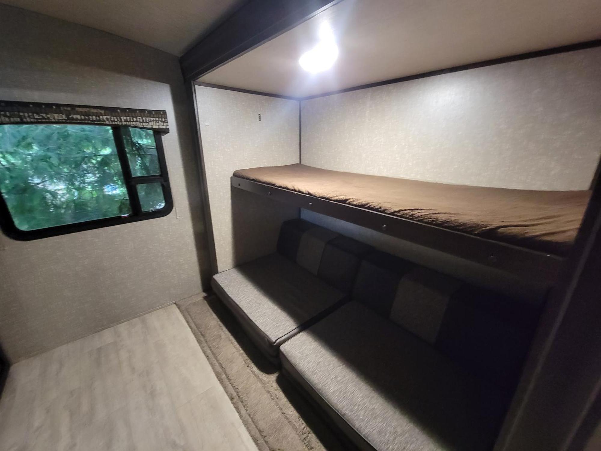 Noah'S Ark Campground Revelstoke Exterior foto